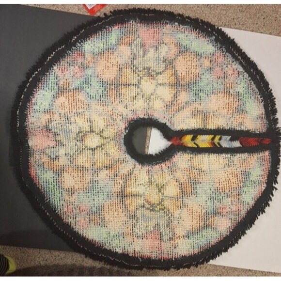 Latch hook stained glass candles xmas tree skirt completed 32 inch - Picture 7 of 9